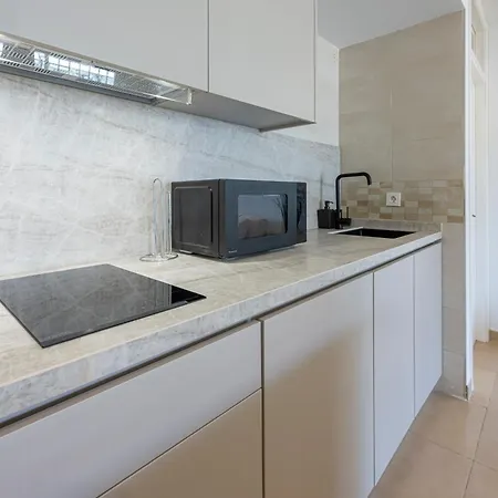 Cozy 1 Bedroom With 2 Pools & Tennis Court Apartment Marbella