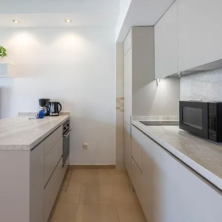 Cozy 1 Bedroom With 2 Pools & Tennis Court Apartment *