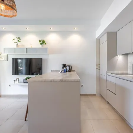 Cozy 1 Bedroom With 2 Pools & Tennis Court Apartment Marbella